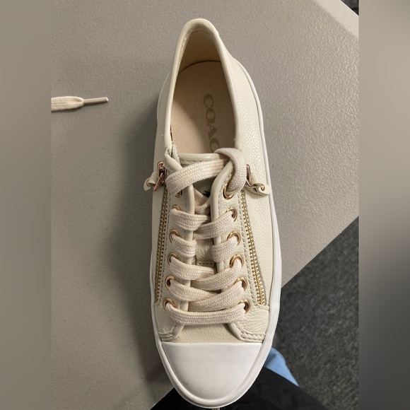 PRICE REDUCTION Coach Empire Sneakers with gold zippers size 5 New without tags - Picture 2 of 2